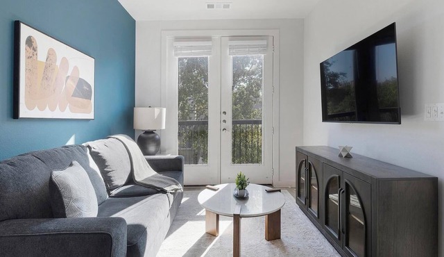 Landing | Beautiful 1BD, Gym, Pool