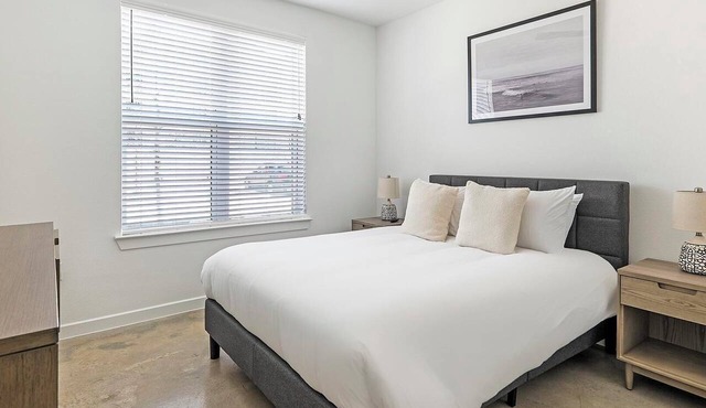 Landing | Chic 2BD, Pool, Clubhouse