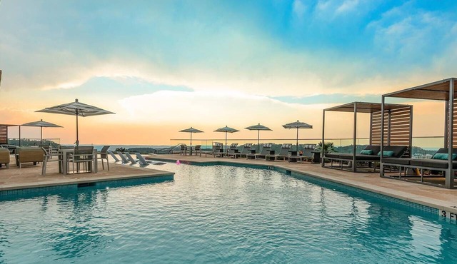 Landing | Spectacular 2BD, Clubhouse, Pool