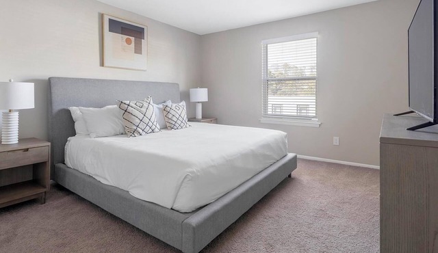 Landing | Stunning 2BD, Gym, Clubhouse