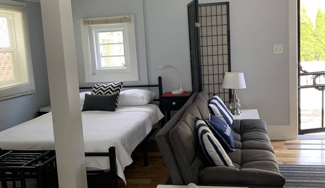 Lovely Studio Cottage.Great Location! Gate & Parking Fees Extra. Review details
