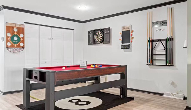 Luxe · Pool Table · King Bed · 3 TVs · Free Prking