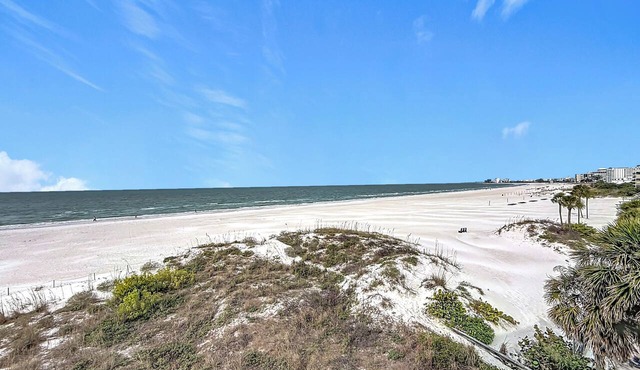 Luxury Beachfront │ Pool, Spa, BBQ + Parking