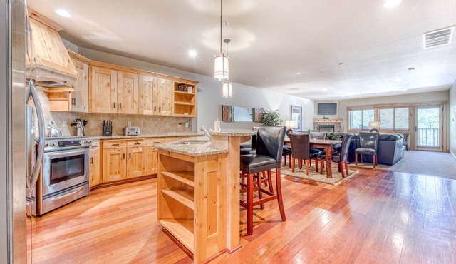 Luxury mountain condo withshared pool & hot tub, patio, & easy ski access