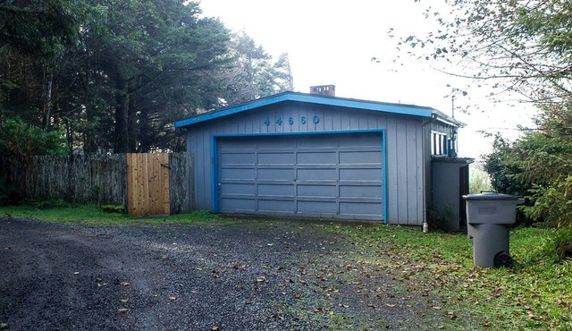 Luxury Oceanfront Cottage | Hot Tub & Sleeps 8