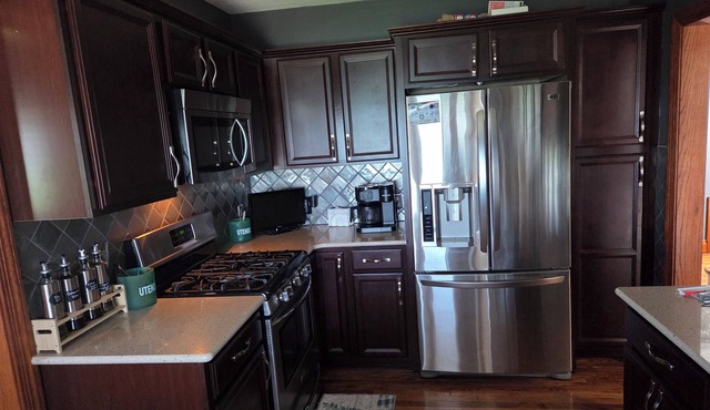 Majestic beach front lake home in Ashtabula-Min from GOTL
