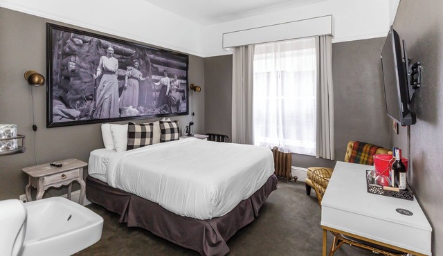Make Yourself at Home in This Inviting Travel Retreat! Pets Are Welcome!