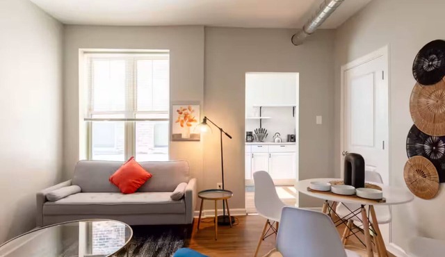 Minutes to Downtown: BR Home with Gated Parking