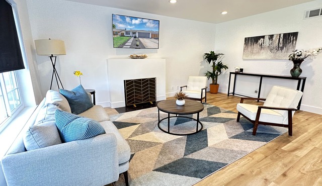 Modern 3bd/2ba w/Workspace, Pet Friendly, 2mi from S. Row, V. Fair & Pruneyard