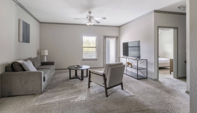 Modern Apartment in Prime Location (ID7763X41)