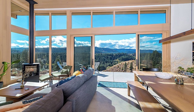 Modern Mountain Retreat w/Hot Tub and River Views
