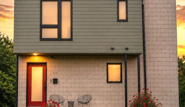 Modern spacious 313 Dwelling! 3 bedroom - 3 levels