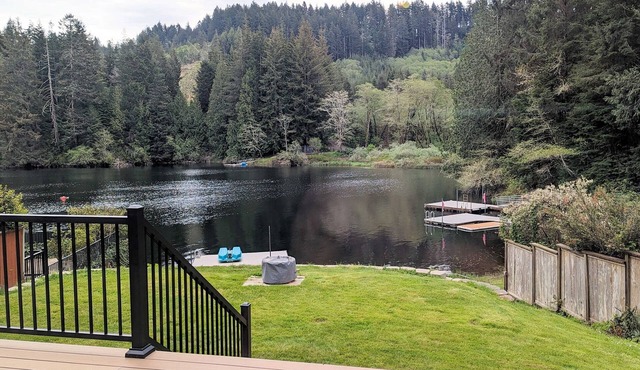 Moonshadow Retreat on Mercer Lake