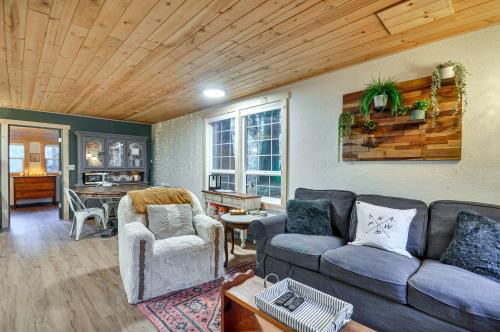 Mt Hood Forest Hideaway: Cabin 4 Mi to Village