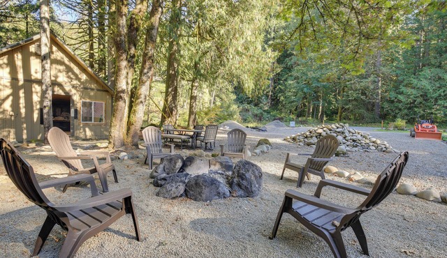 Mt Hood Launchpad! Cozy Retro Rhododendron Cabin