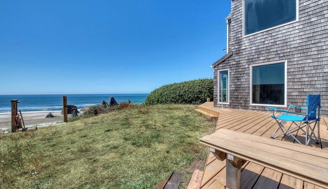 Near Beach Condo with Lovely Ocean Views- Dogs OK