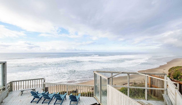 Nelscott Anchor House, Hot Tub, Steps to Beach