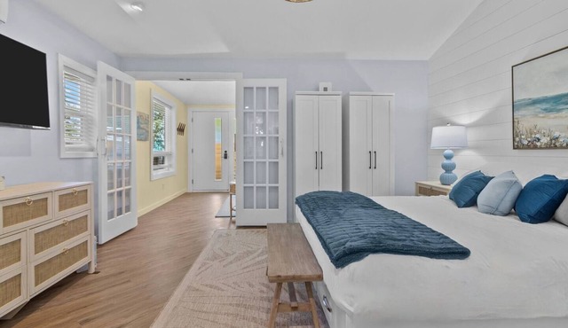 New Renovated! The American Hotel. Suite 1. A Summer Place. 1.5 Block from Lake