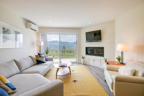 Newly Renovated Bartlett Condo w/Mountain Views!