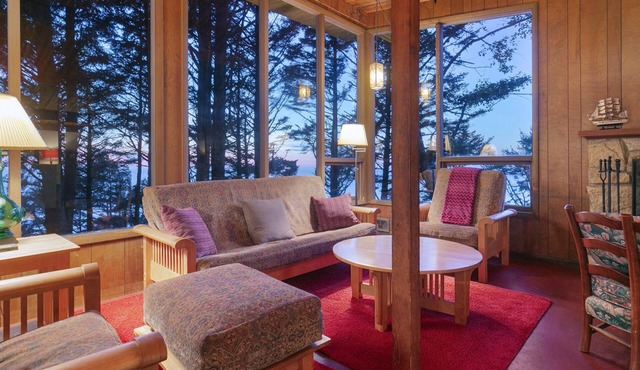 Oceanfront Beach House in Falcon Cove, Arch Cape, Oregon. Near Cannon Manzanita