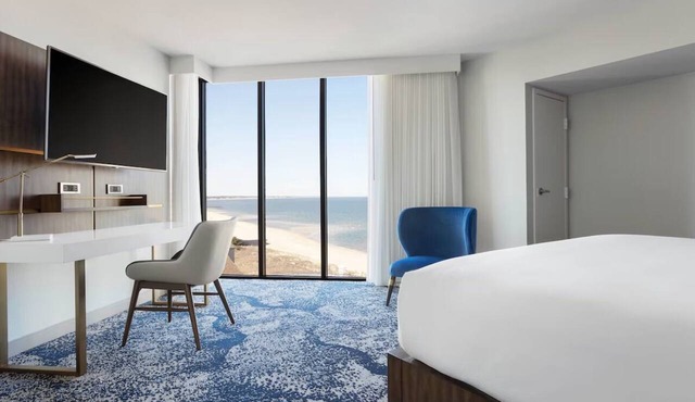 Oceanfront Getaway! Pool, Restaurant & Trails Nearby!