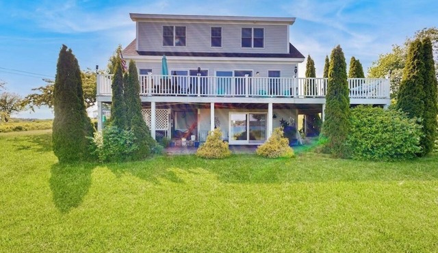 Oceanfront home with dock, beautiful deck & firepit - steps to the beach