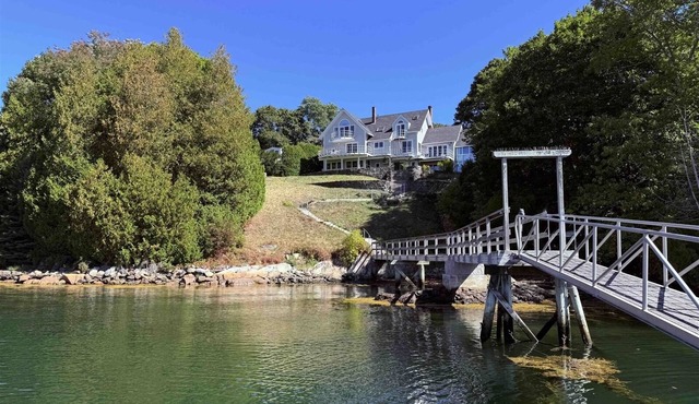 ON THE ROCKS - Rockport Village