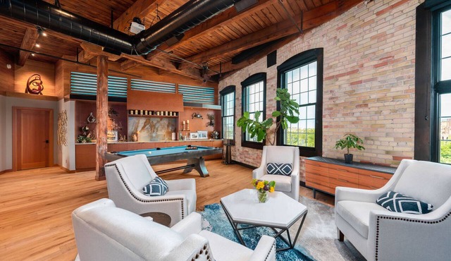🌆One-of-a-Kind Downtown TC Penthouse | Luxe Design + Walk to Bay, Dining, Shops & Events ➠ 400W