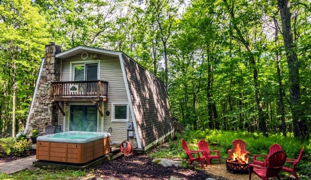 Owl’s Retreat | Pet Friendly, Hot Tub, Nearby Lake