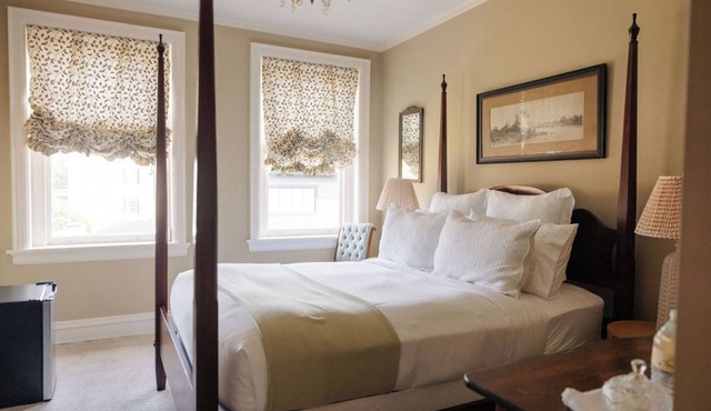Peaceful King Suite with Private Bath