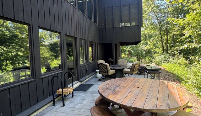 Peaceful Lakefront Getaway - Private Dock & Patio, EAA & Fond du Lac