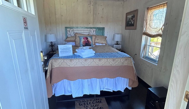 Perfect 1-bedroom off barn with AC in charming Petoskey