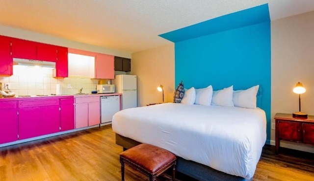 Pet-Friendly Room Perfect for Ocean Seekers Near Attractions