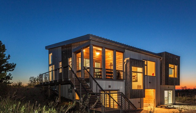 Pet-friendly, Waterfront Art Retreat, Private Beach