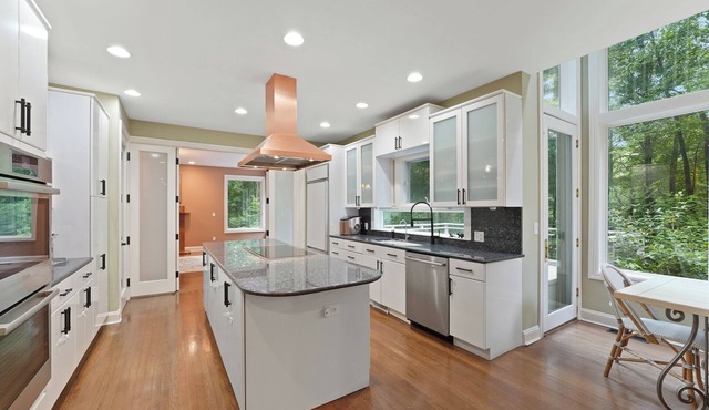 Private estate in North Stamford on natural preserve