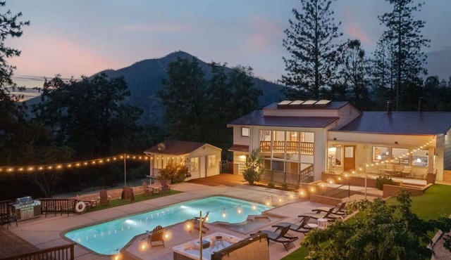 Private Hilltop Cabin Near Yosemite, California