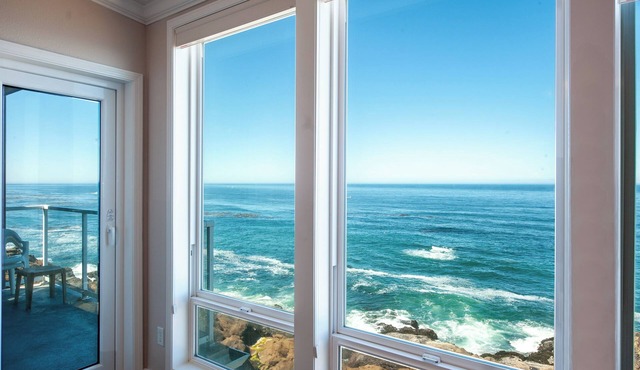 Promo! Top Floor, Corner Oceanfront Condo - Indoor Pool/Hot Tub/Wifi and HDTV!