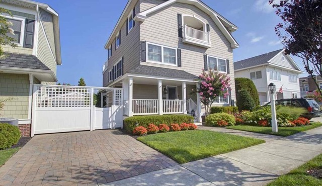 Recently renovated home New kitchen, new appliances must see to truly appreciate the beauty of this home.