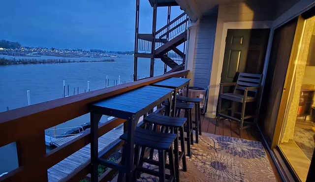 Recently renovated lake View Condo with balcony