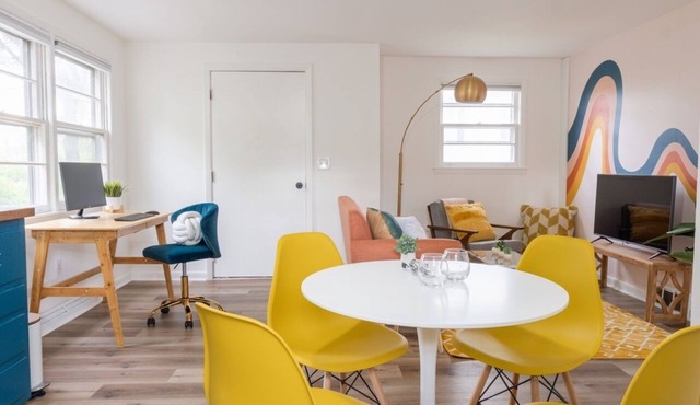 Retro Retreat: renovated 2BR, desk, no chore list!