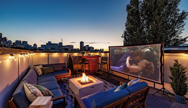 Rooftop Movie Theater | King Bed | Arcade | BBQ