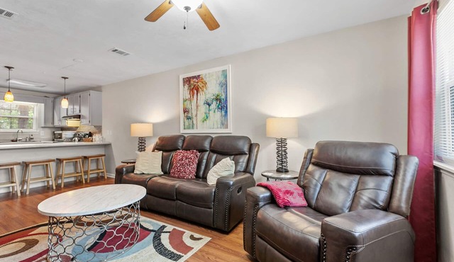Save Big Near FSU for a Limited Time! Stylish 2-Bed Townhouse.