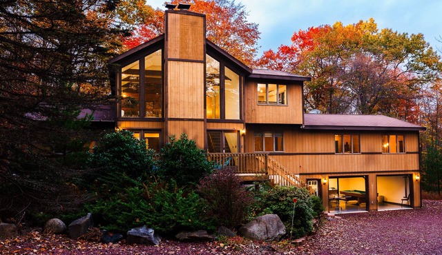 Secluded Pocono Retreat: Game Room, Barrel Sauna, Firepit, Large Dining Table