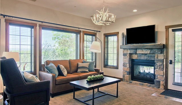 Ski In/Ski Out 7326 Creekside Condo | Private Hot Tub