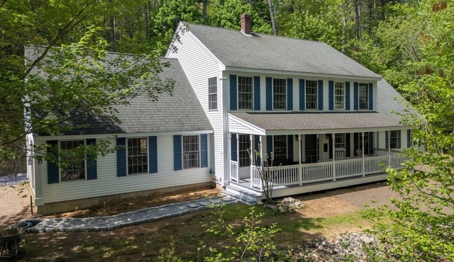 Spacious 5-bedroom estate in charming Ogunquit with AC and 700 square foot deck.