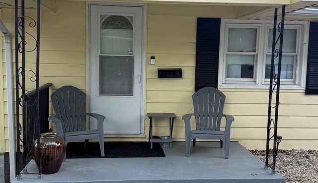Spacious 5-bedroom house, close to West Liberty University and Bethany College.