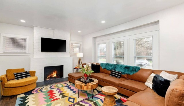 Spacious Detroit Home Parking Near Downtown