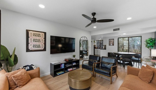Spacious Retreat Near Downtown