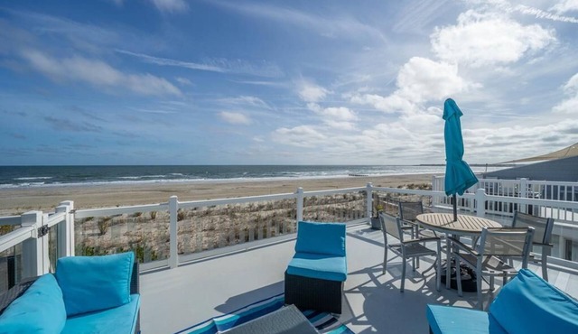 Spectacular Ocean Views, Beach Front Home
