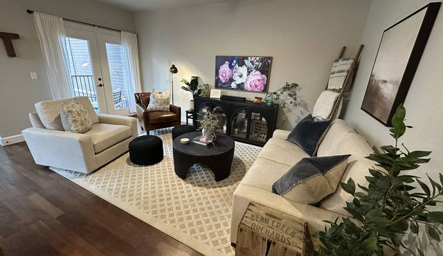 Stay in the heart of historic Jacksonville at Selah House. Walk to Britt Festival, restaurants, wine tasting, shops, and downtown in minutes. Features luxury Saatva mattresses, a spa-like primary suite, garage parking, and a covered balcony.